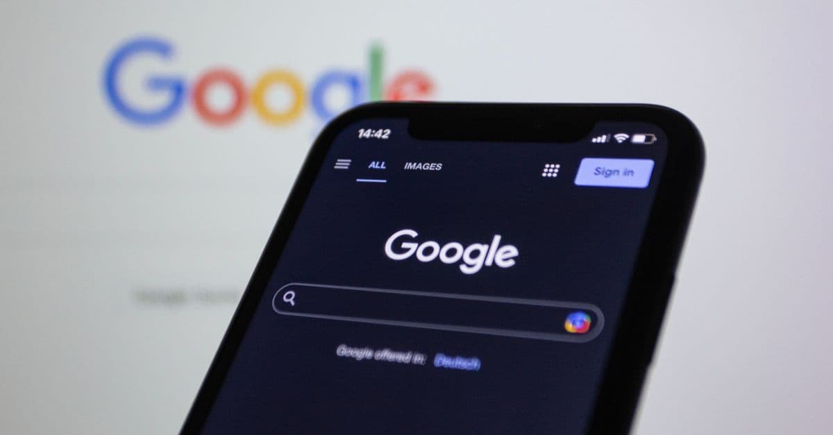 Alphabet/Google: מנוע הבינה המלאכותית שמשנה את כללי המשחק — סקירה מקיפה של המניה ותחזית לעתיד